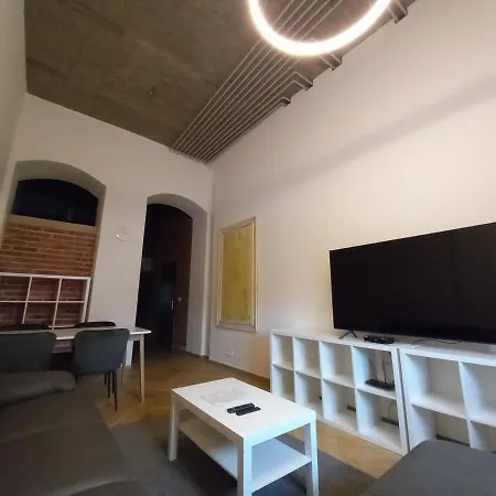 Entrez Bastova - Centre Vendégház 4*