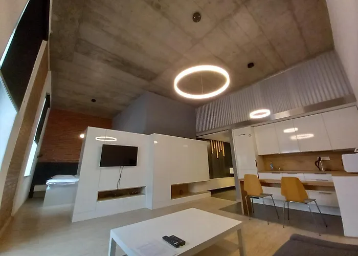 Entrez Baštová - Centre