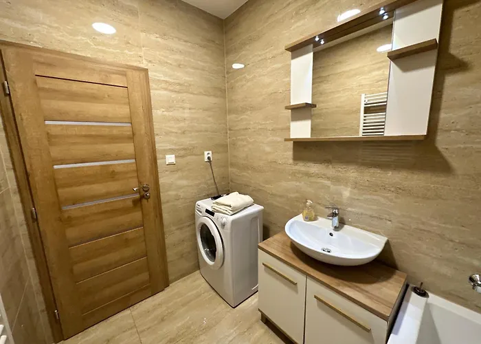 Entrez Baštová - Centre