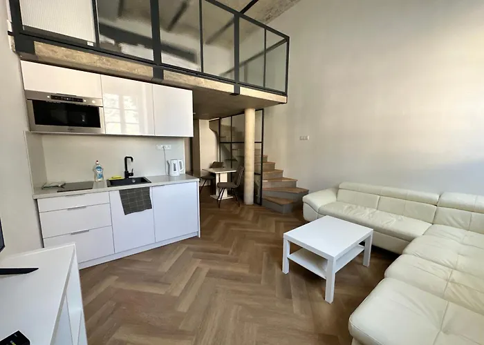 Entrez Baštová - Centre