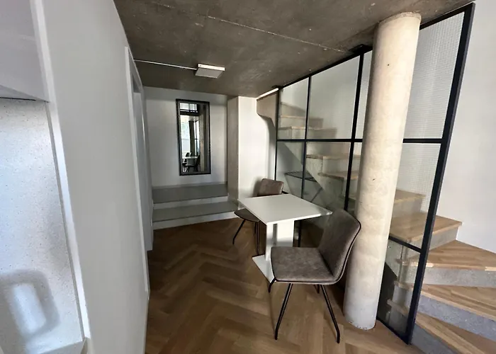 Entrez Bastova - Centre