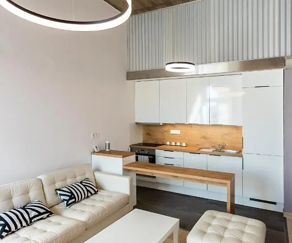 Entrez Baštová - Centre